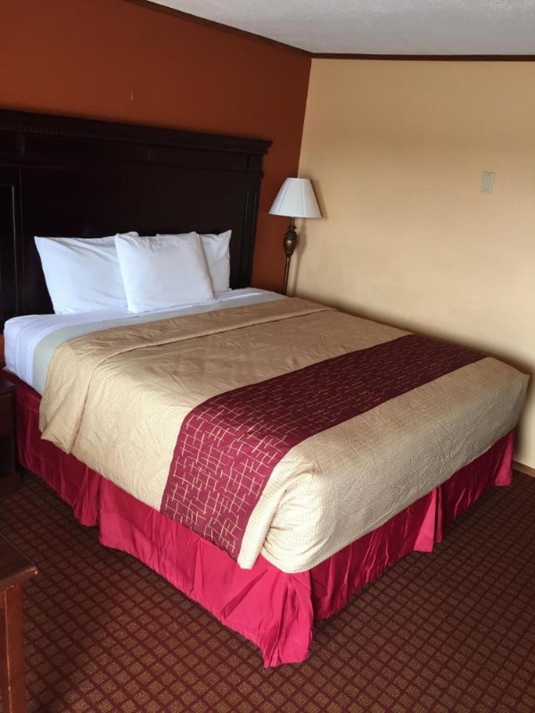 DeQueen Courtyard Inn image 11