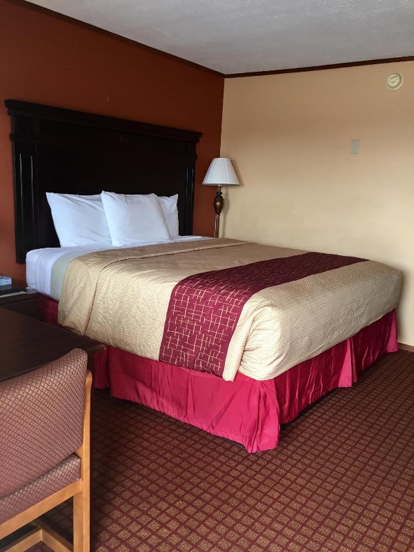 DeQueen Courtyard Inn image 5